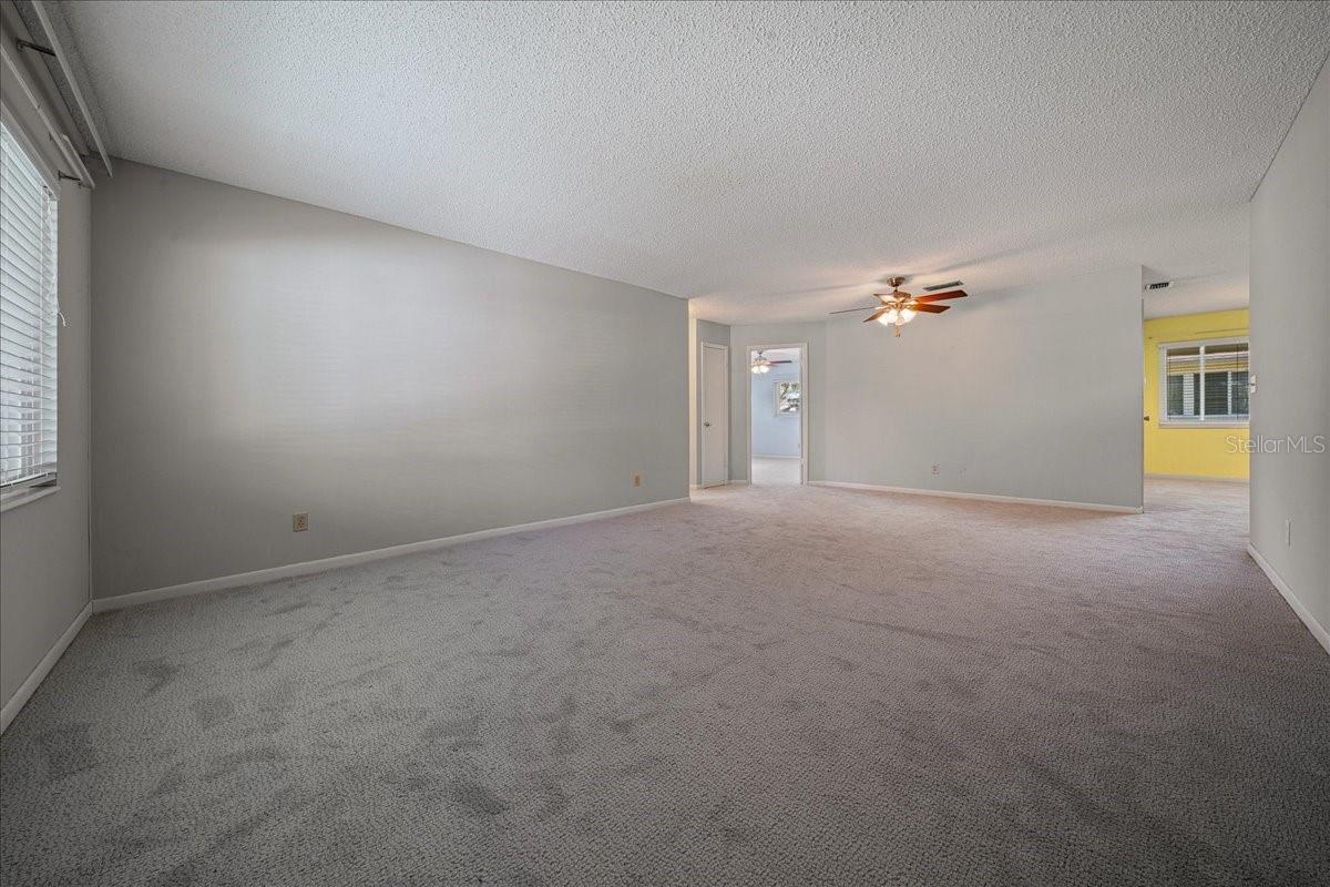 CIRCLE SQUARE WOODS - Residential