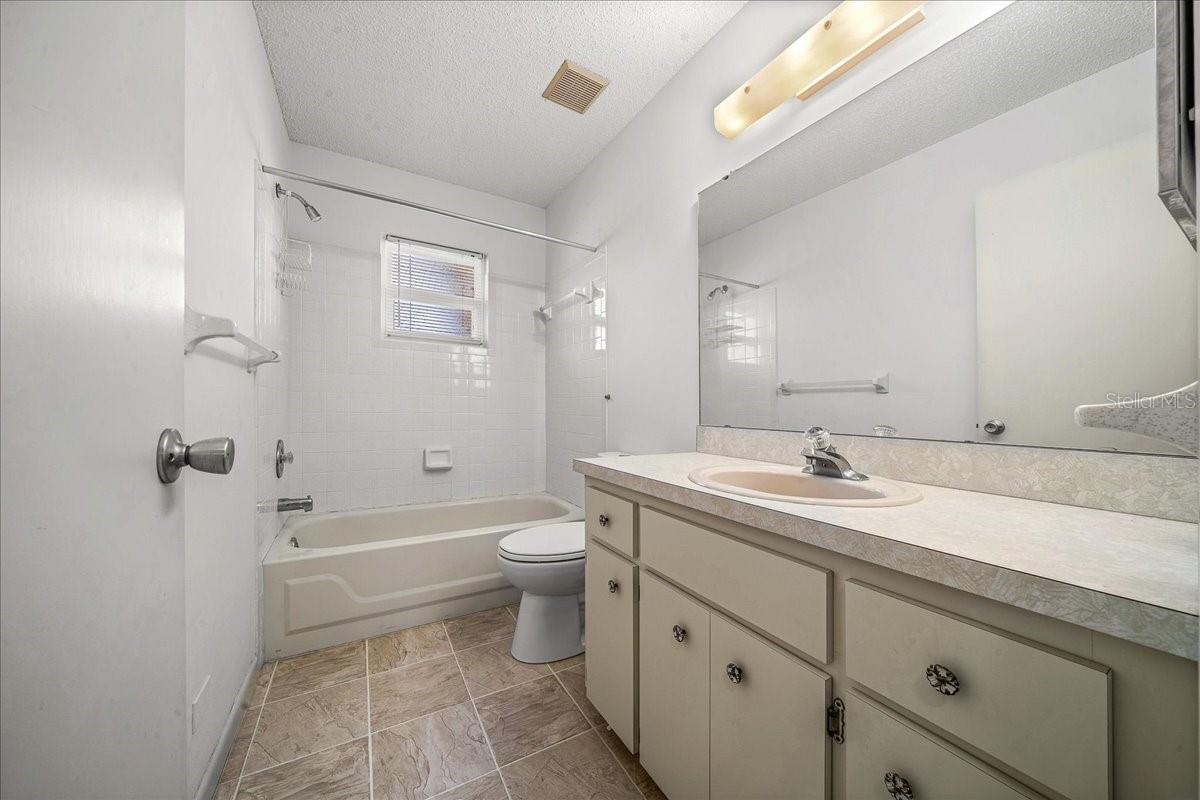 CIRCLE SQUARE WOODS - Residential