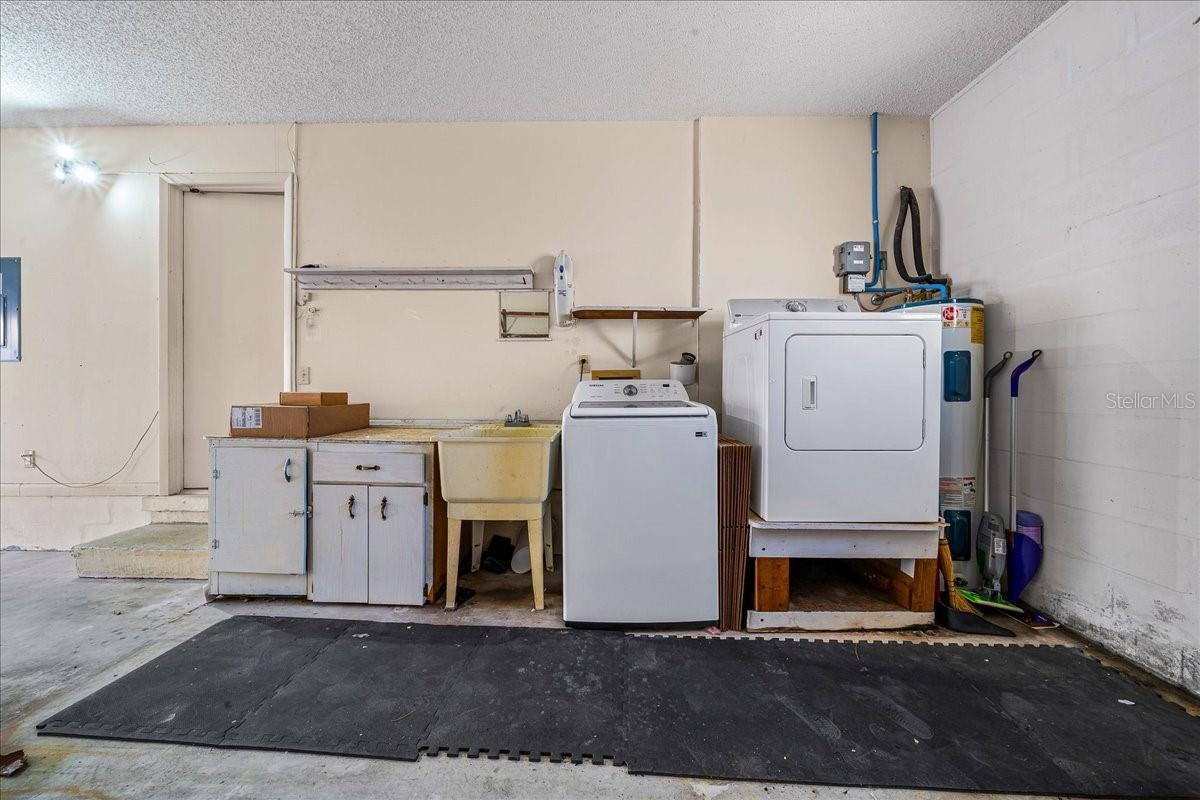 CIRCLE SQUARE WOODS - Residential