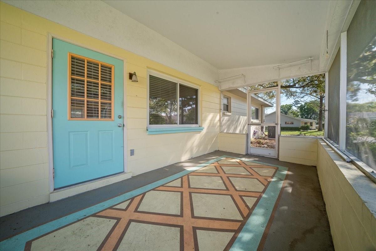 CIRCLE SQUARE WOODS - Residential