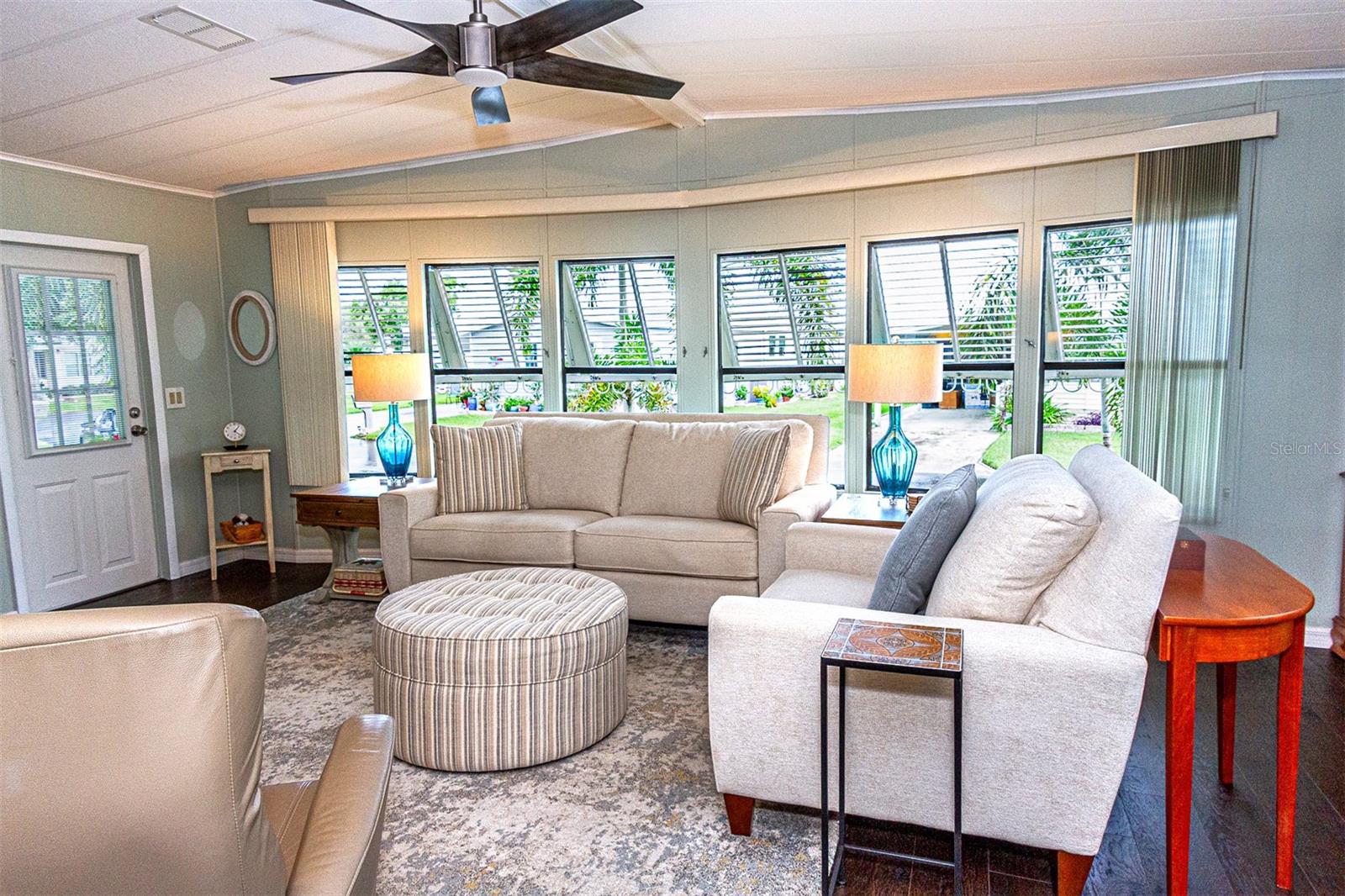 172 CLUBVIEW DRIVE 5