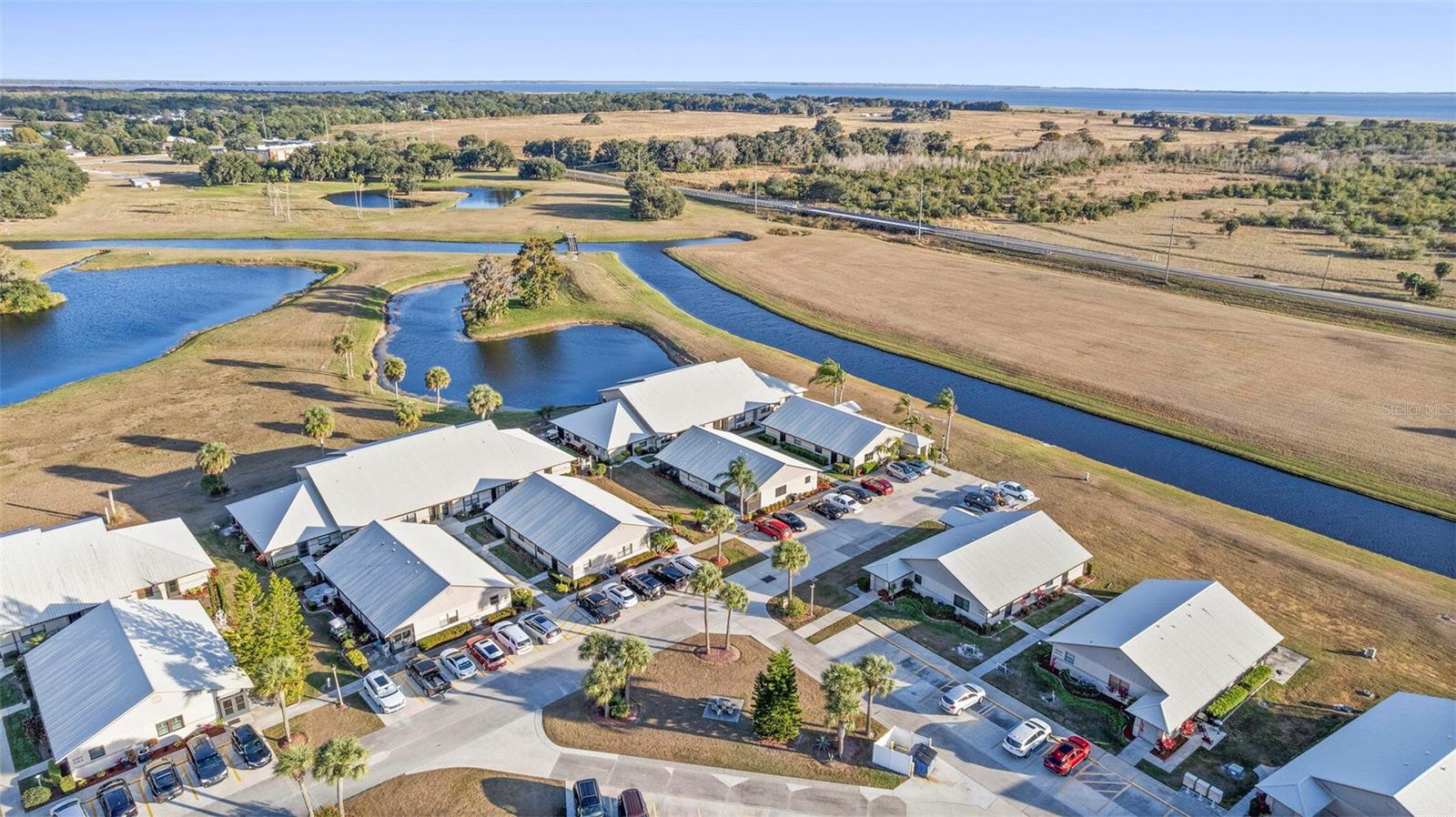 COUNTRY CLUB VILLAS 01 & 02 SP LAKE - Residential