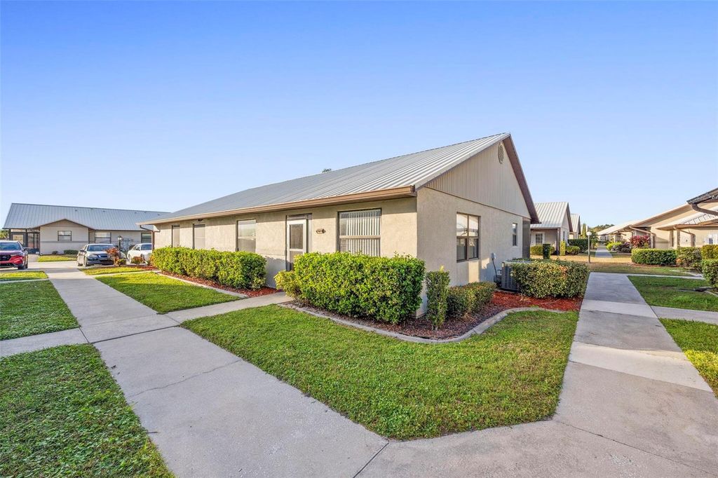 Photo of 1916 Villaway E, Sebring, FL 33876 (MLS # O6371539)