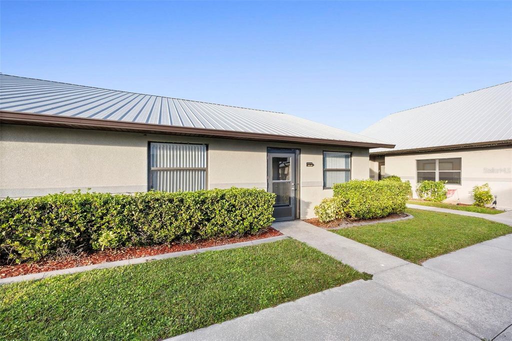 Photo of 1916 Villaway E, Sebring, FL 33876 (MLS # O6371539)