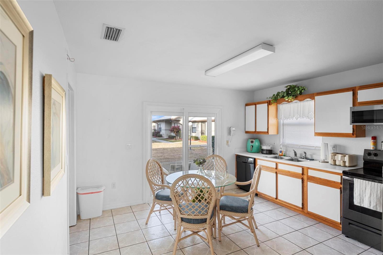 COUNTRY CLUB VILLAS 01 & 02 SP LAKE - Residential