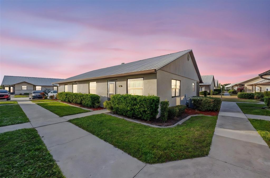 Photo of 1916 Villaway E, Sebring, FL 33876 (MLS # O6371539)