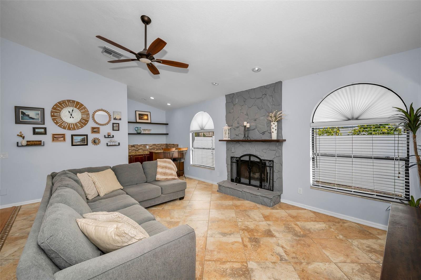 CREST SUB THE - Residential