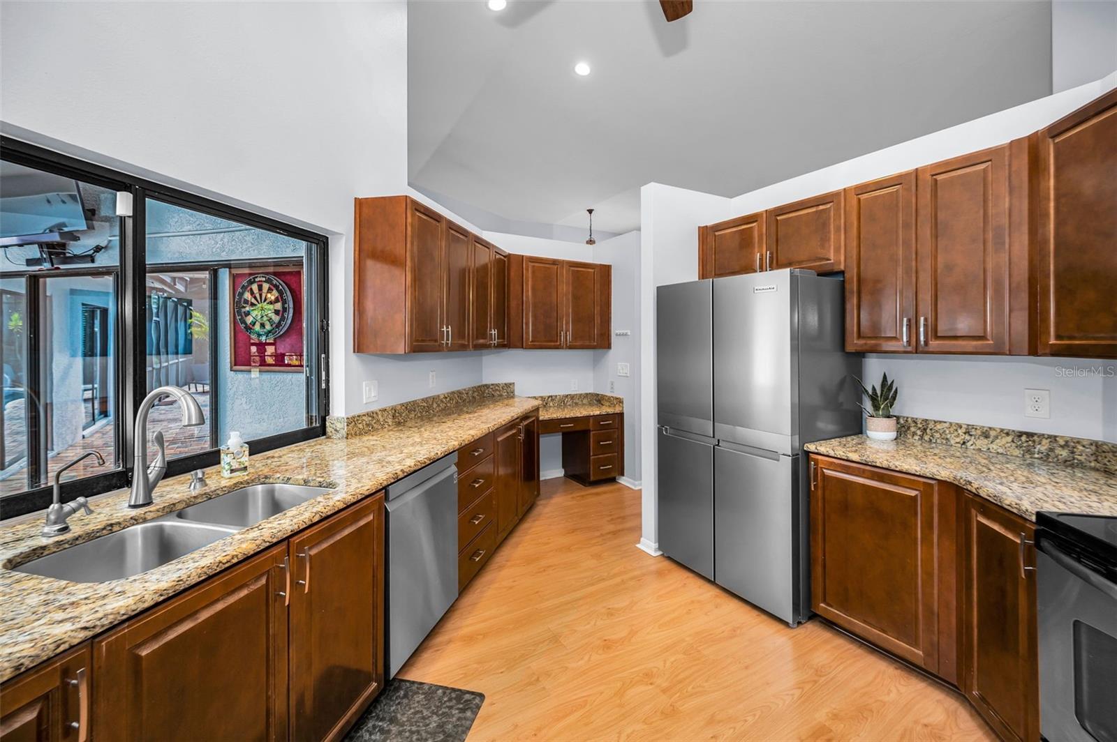 CREST SUB THE - Residential