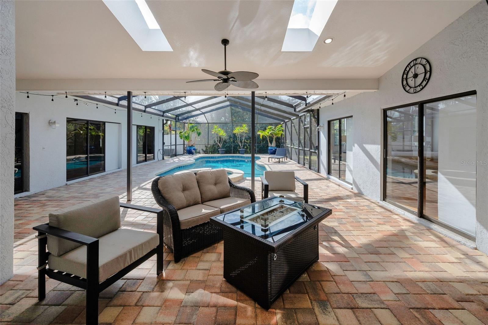 CREST SUB THE - Residential