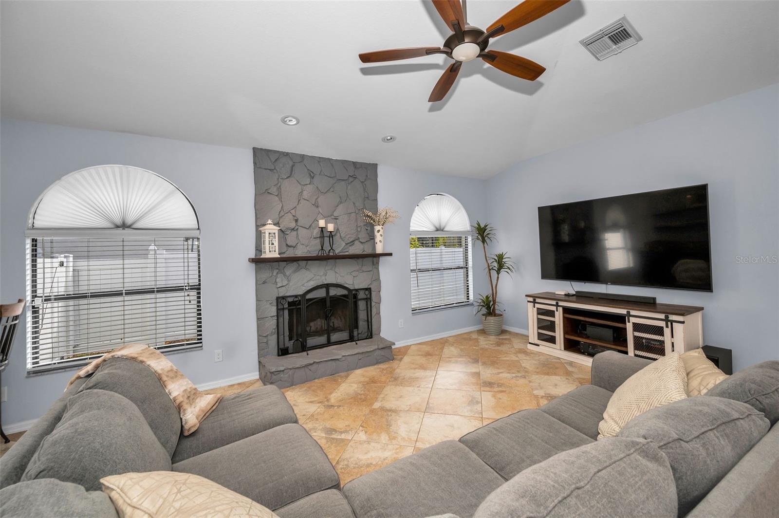 CREST SUB THE - Residential