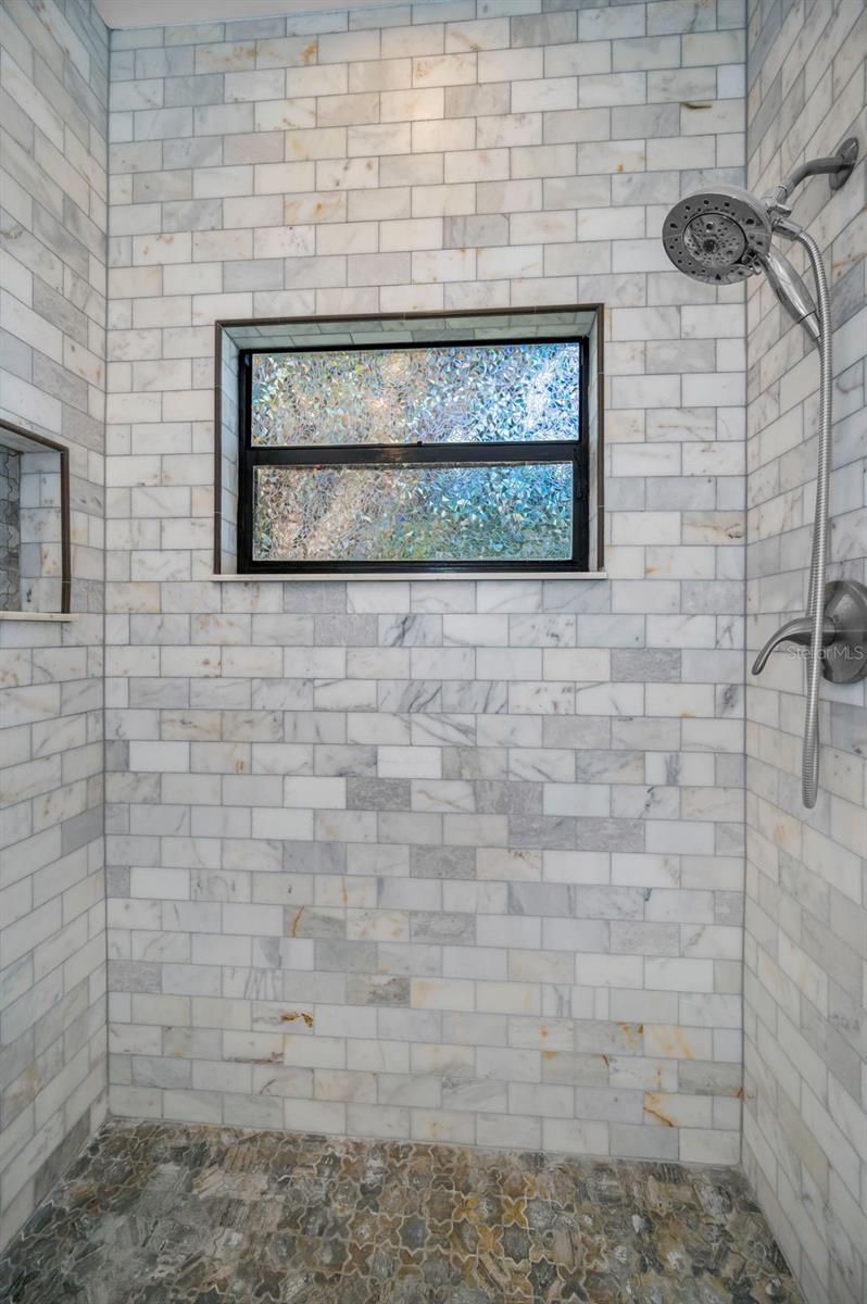 CREST SUB THE - Residential