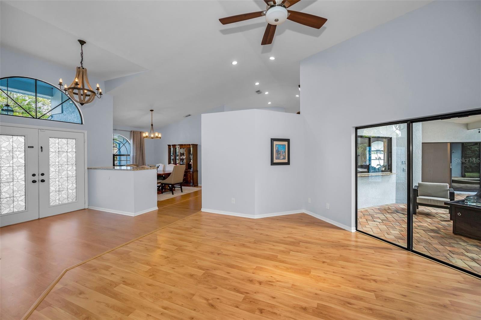 CREST SUB THE - Residential