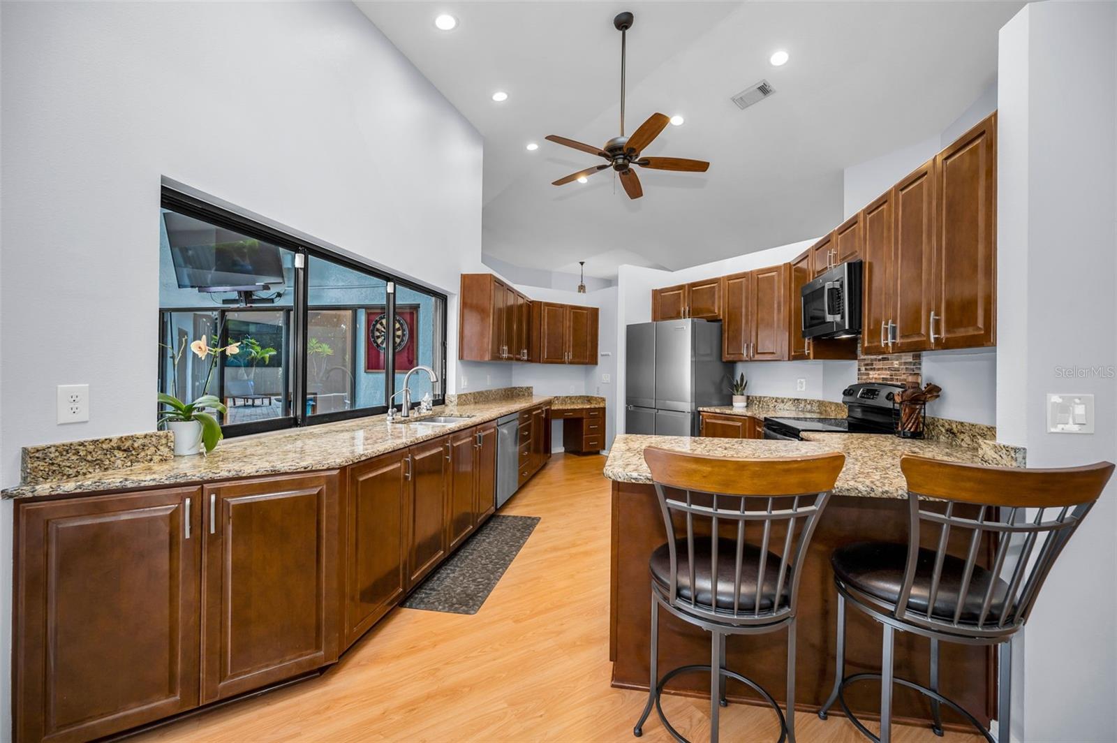 CREST SUB THE - Residential