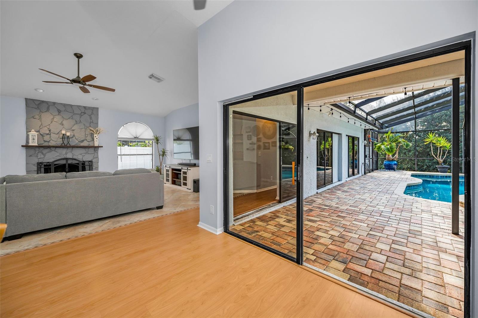 CREST SUB THE - Residential