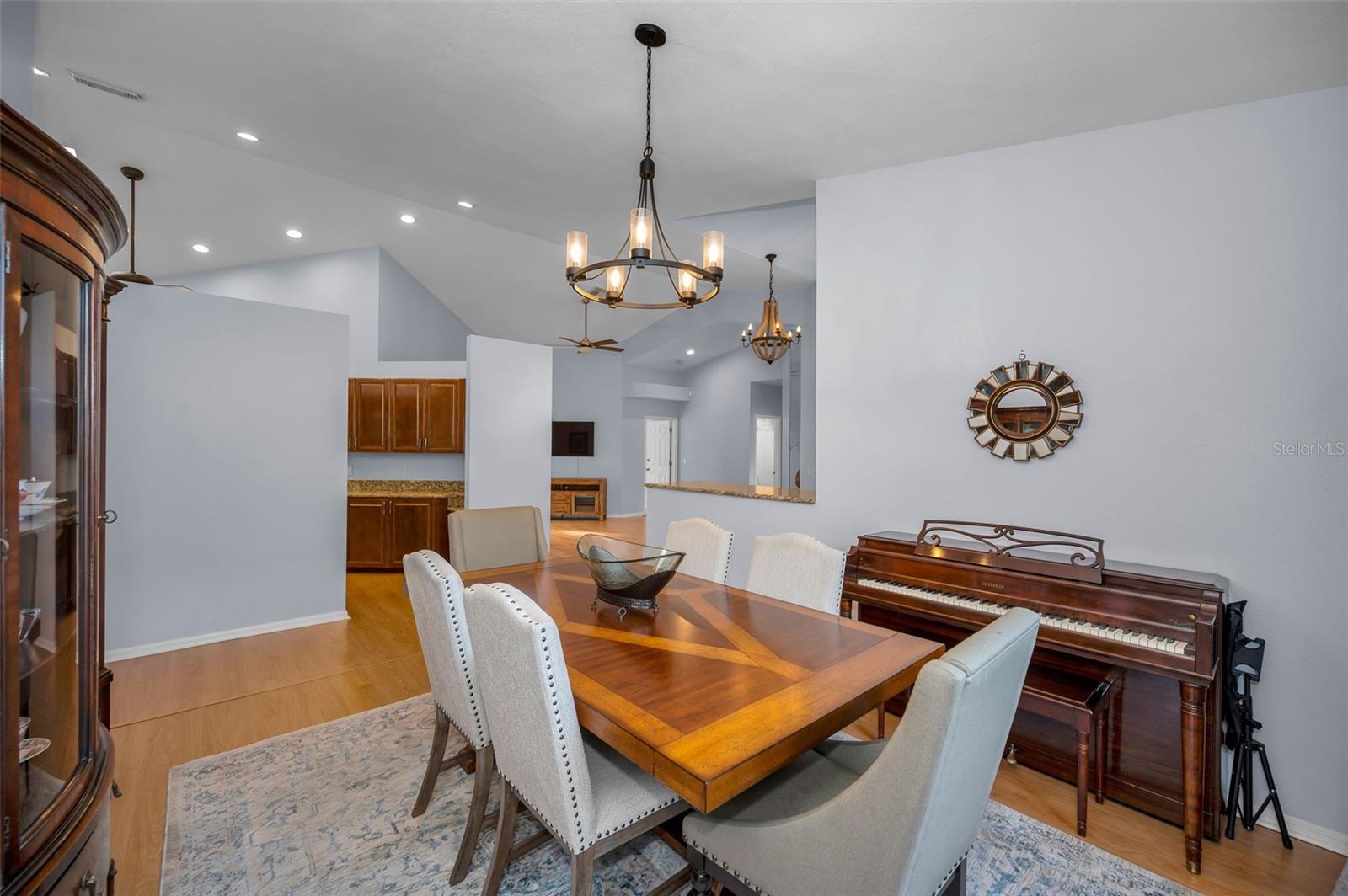 CREST SUB THE - Residential