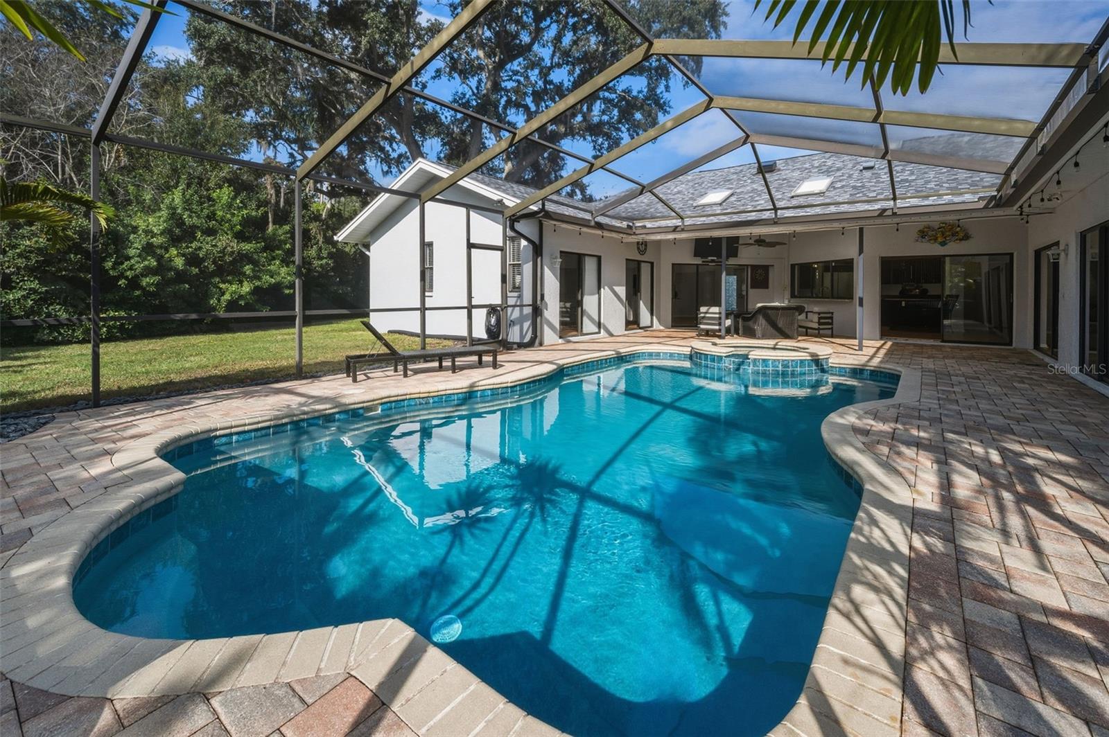 CREST SUB THE - Residential