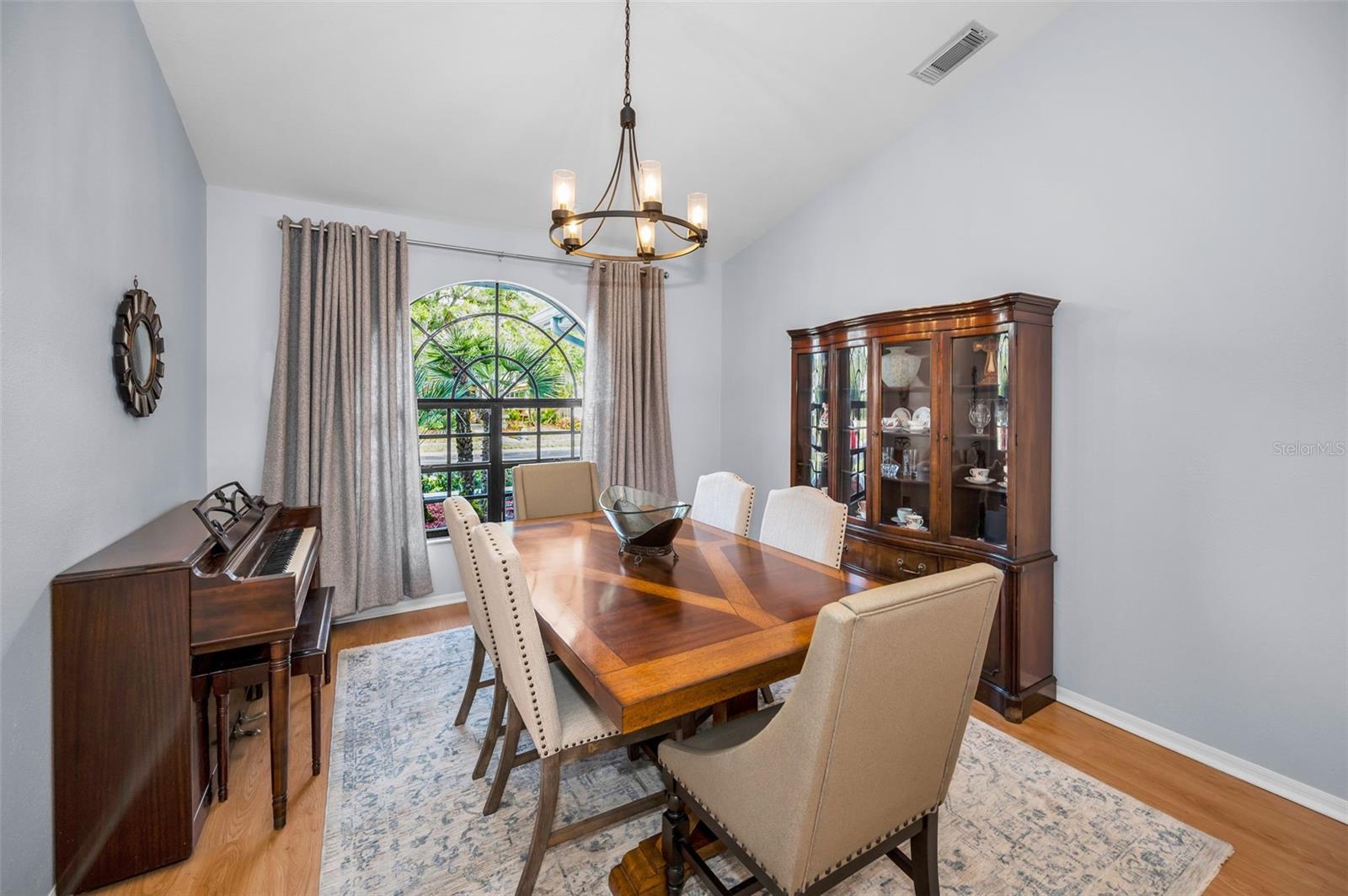 CREST SUB THE - Residential