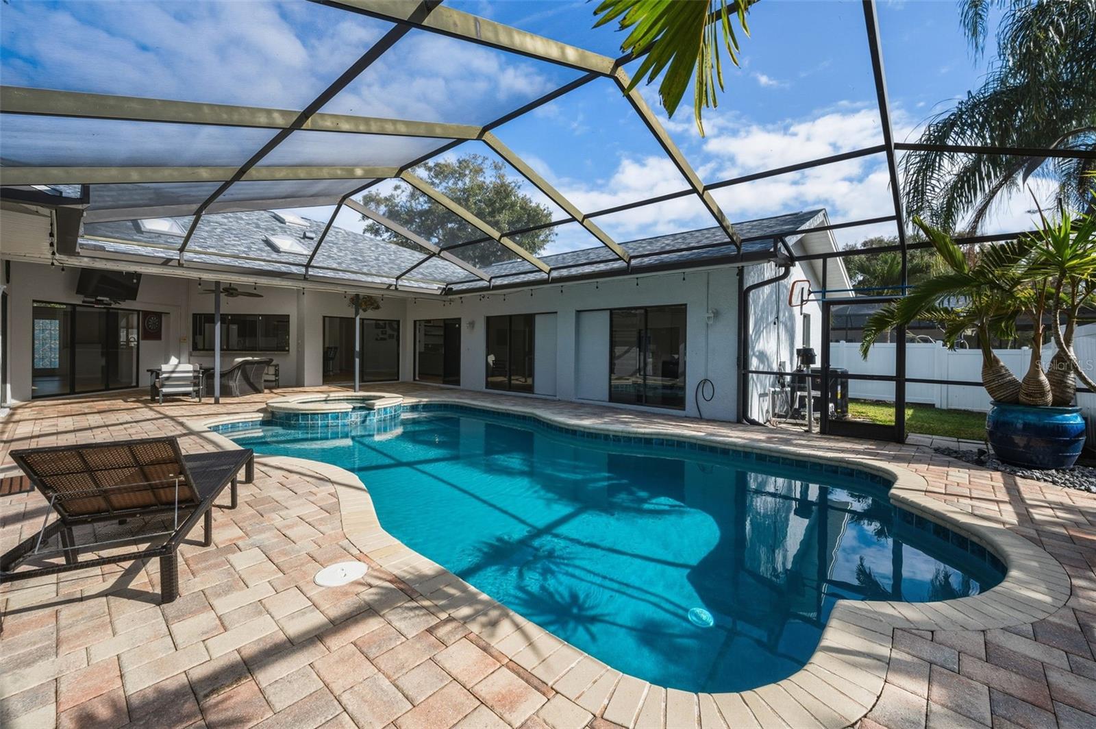 CREST SUB THE - Residential