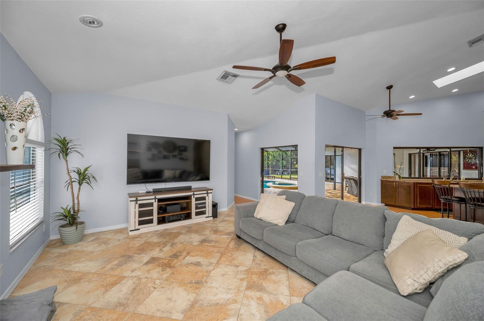 CREST SUB THE - Residential