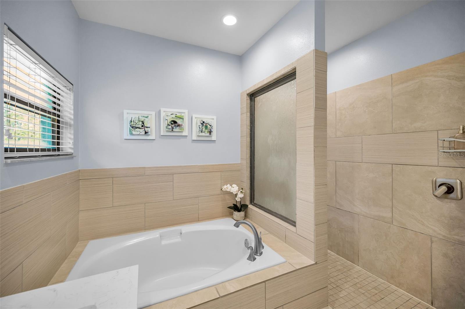 CREST SUB THE - Residential