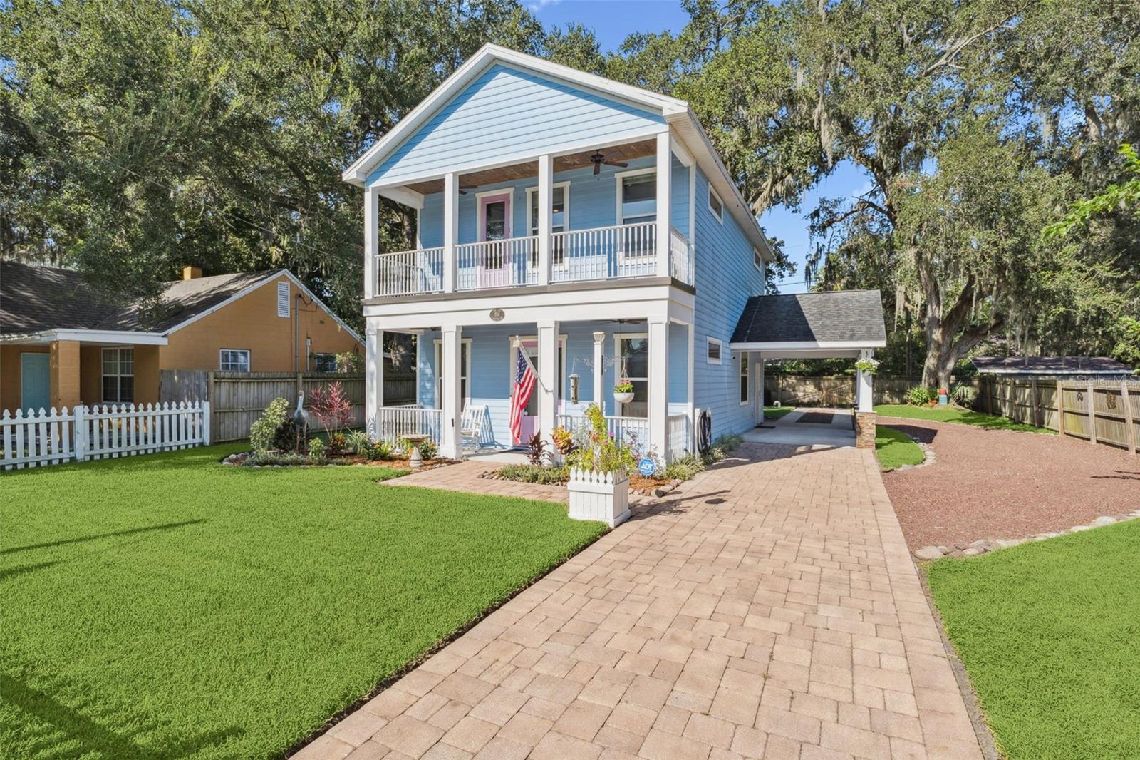 Welcome to your new home located near downtown Sanford. Just a short walk to Lake Monroe. Inside this move in ready home you'll find and open and modern concept.Nearly 1800 sqft great for entertaining and family time. The kitchen has shaker style cabinets, quartz counter tops and stainless steel appliances. New tile in upstairs bathrooms. The master bedroom has an walk-in closet and a private balcony. You'll love all the shops and restaurants of downtown Sanford.
CALL FOR YOUR SHOWING TODAY1
