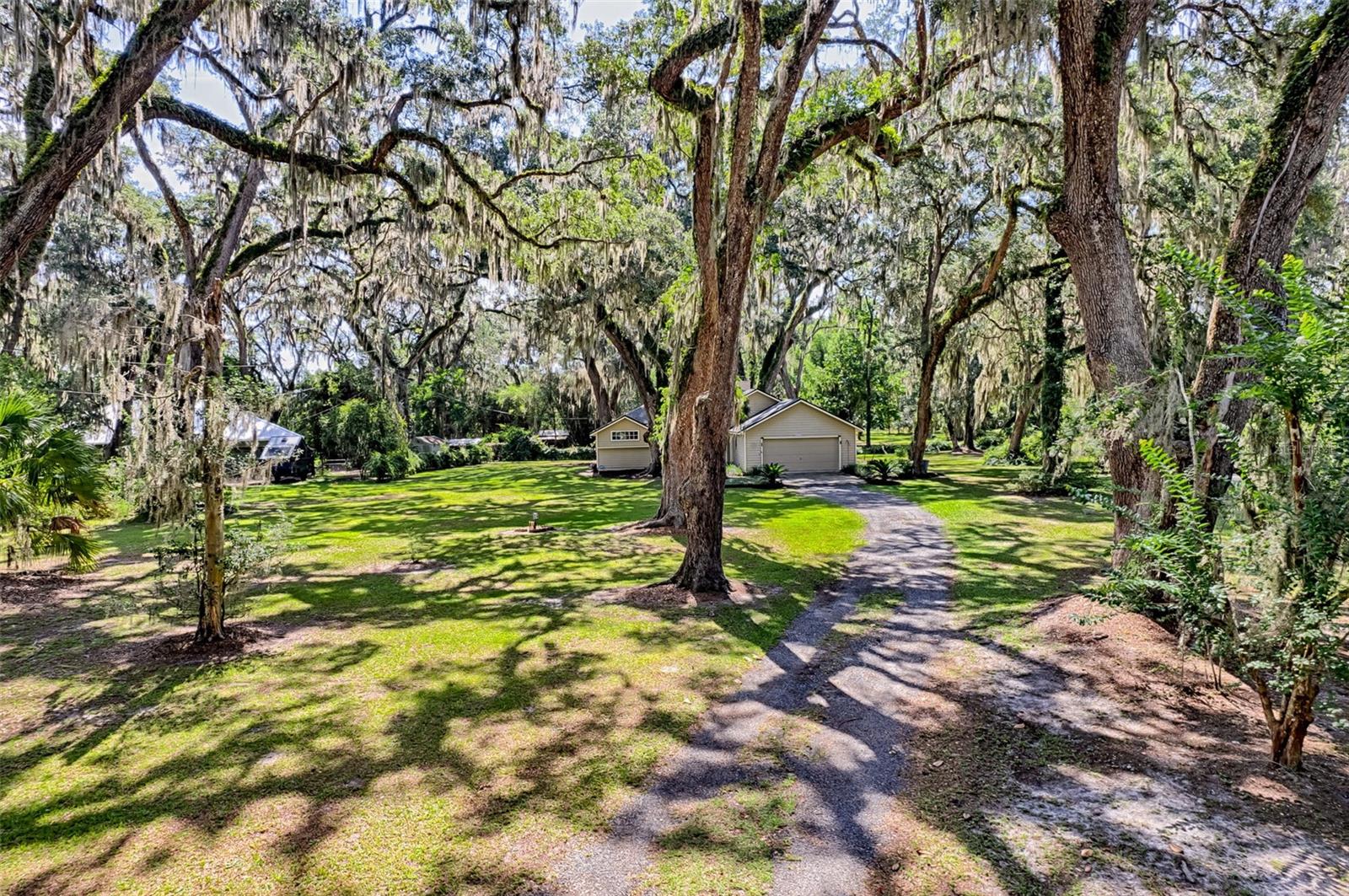 GATOR GETAWAY - Residential