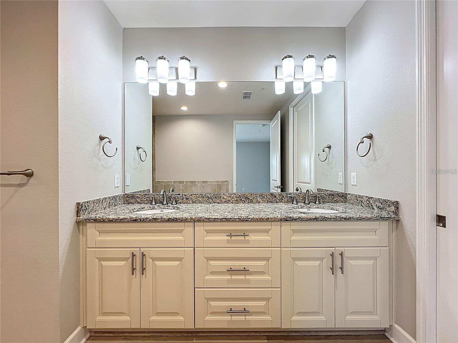 PALMA SOLA BAY CLUB PH 8 - Residential