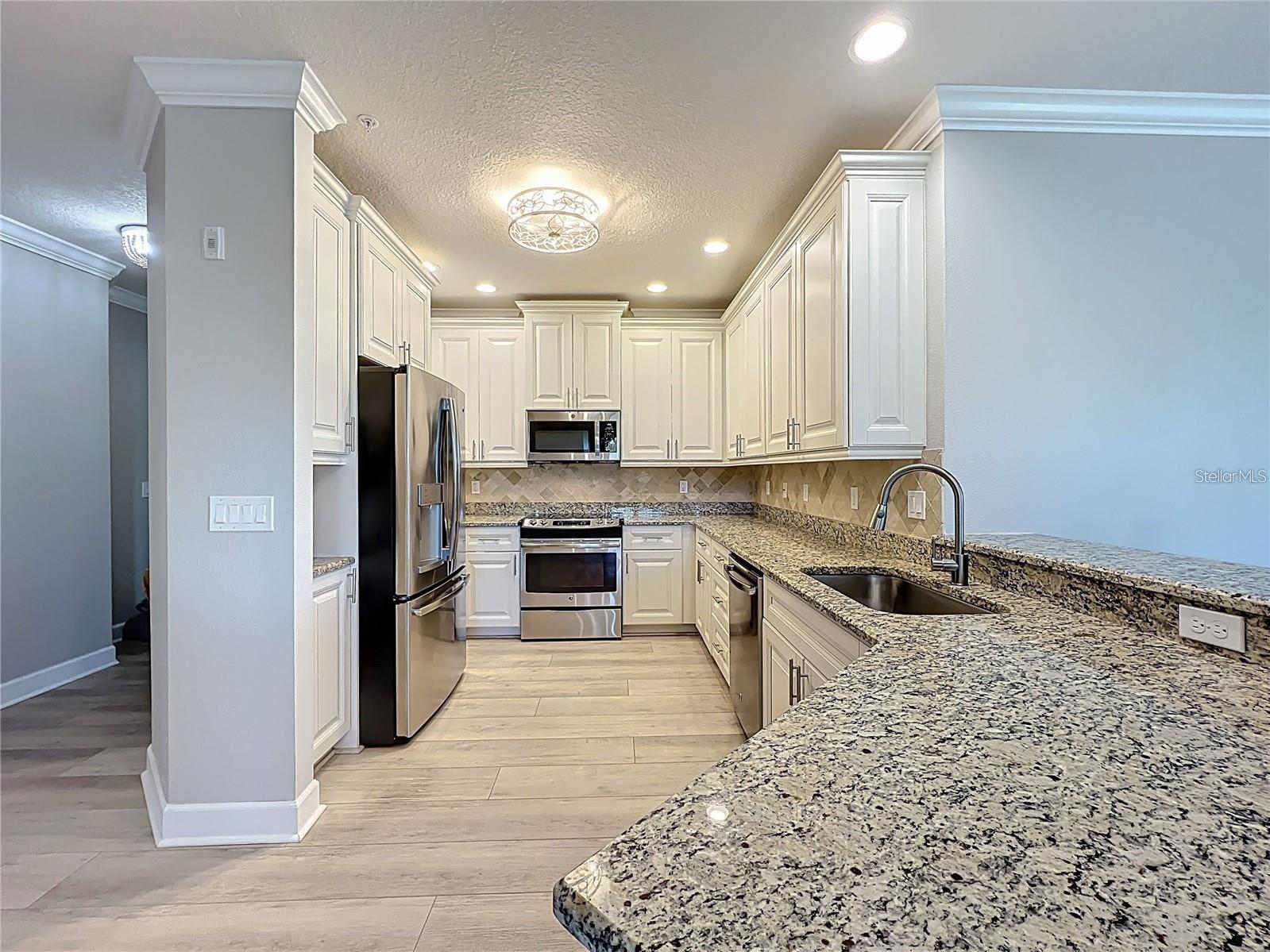 PALMA SOLA BAY CLUB PH 8 - Residential