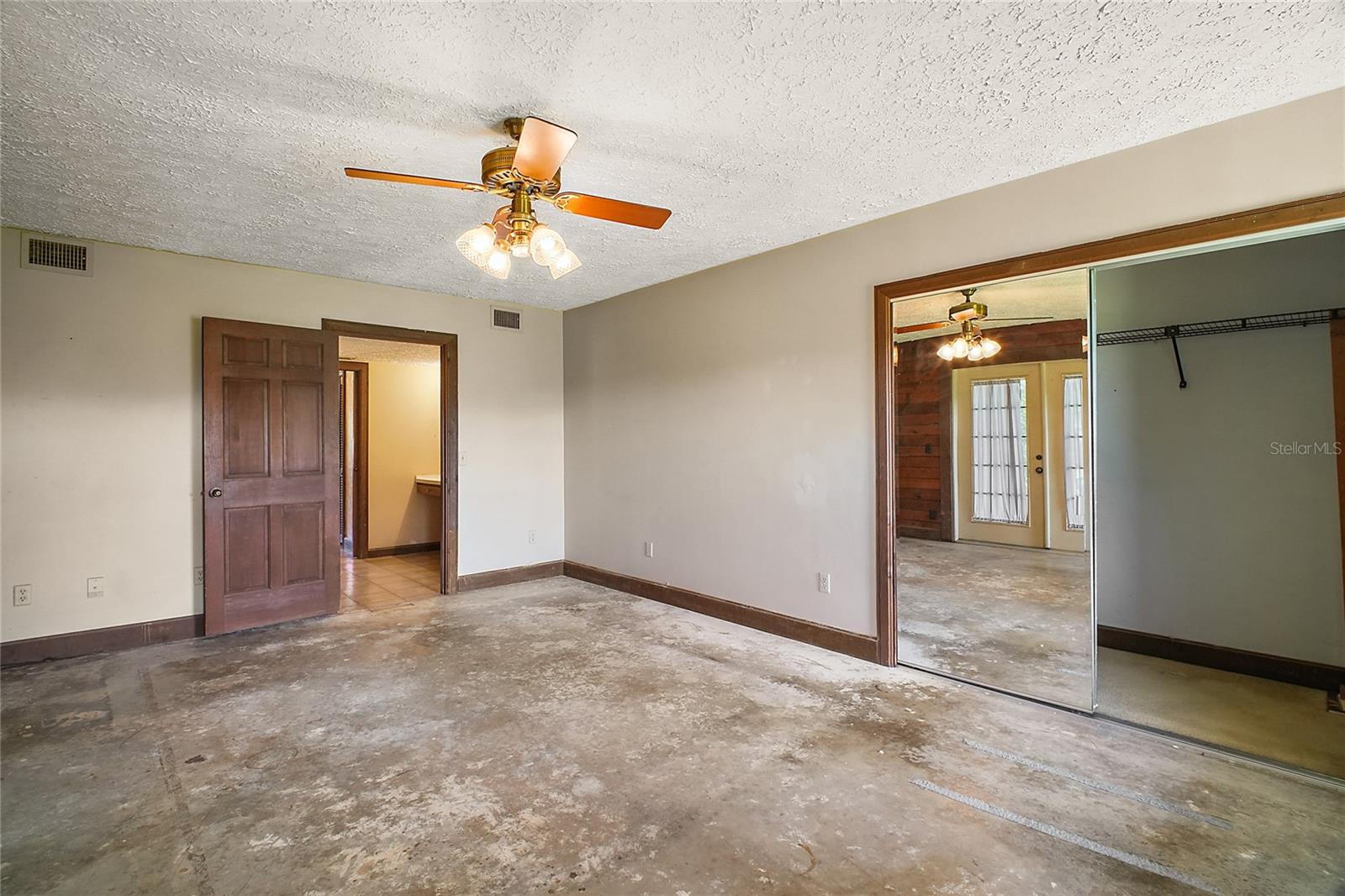 LAKE AVALON GROVES - Land