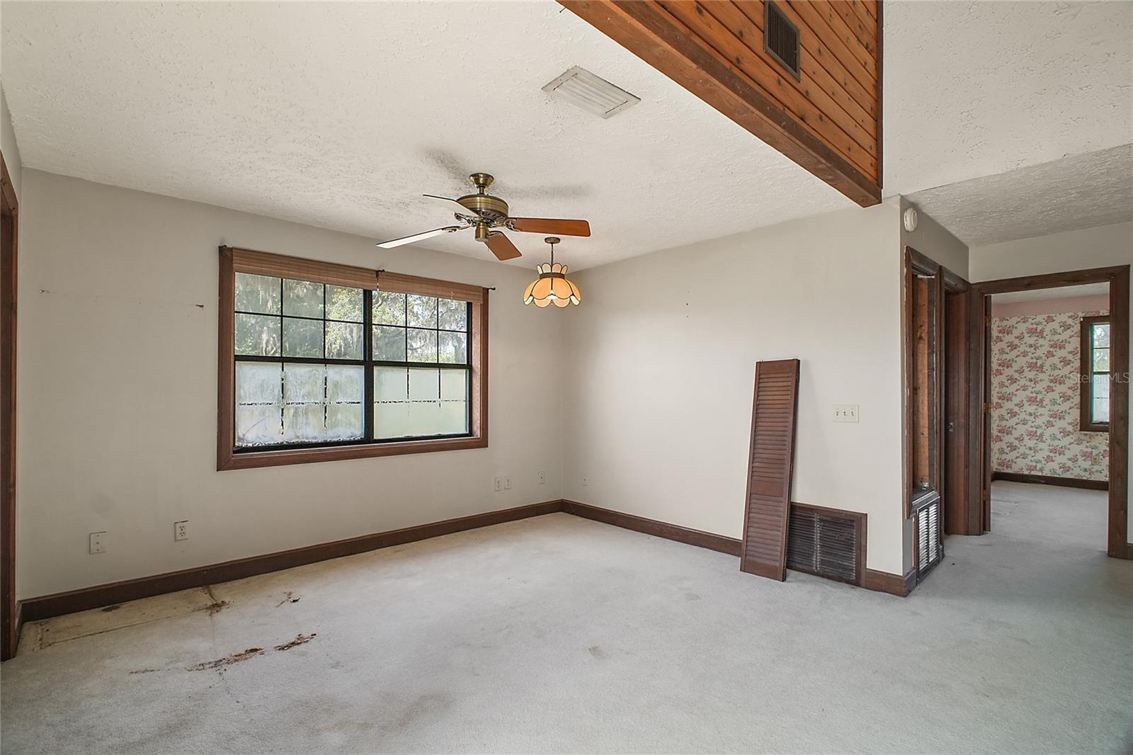 LAKE AVALON GROVES - Land