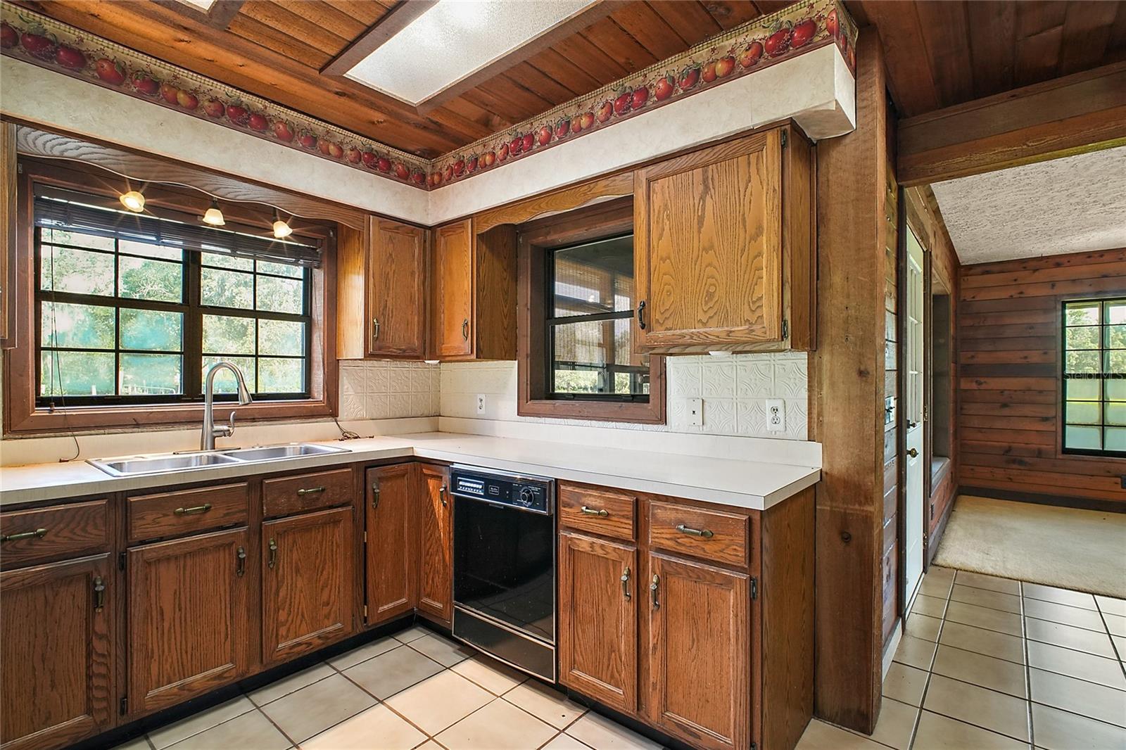 LAKE AVALON GROVES - Land