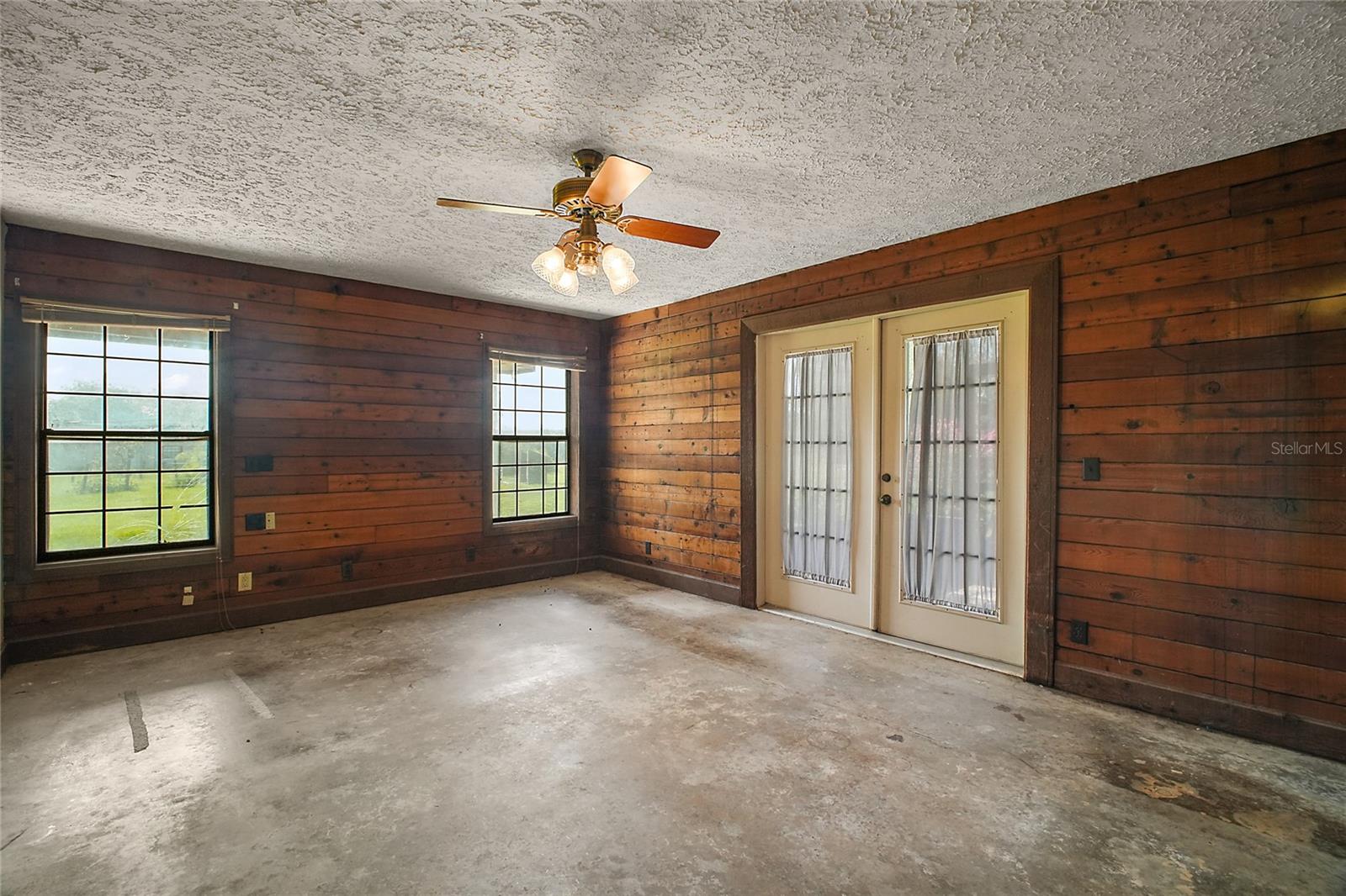 LAKE AVALON GROVES - Land