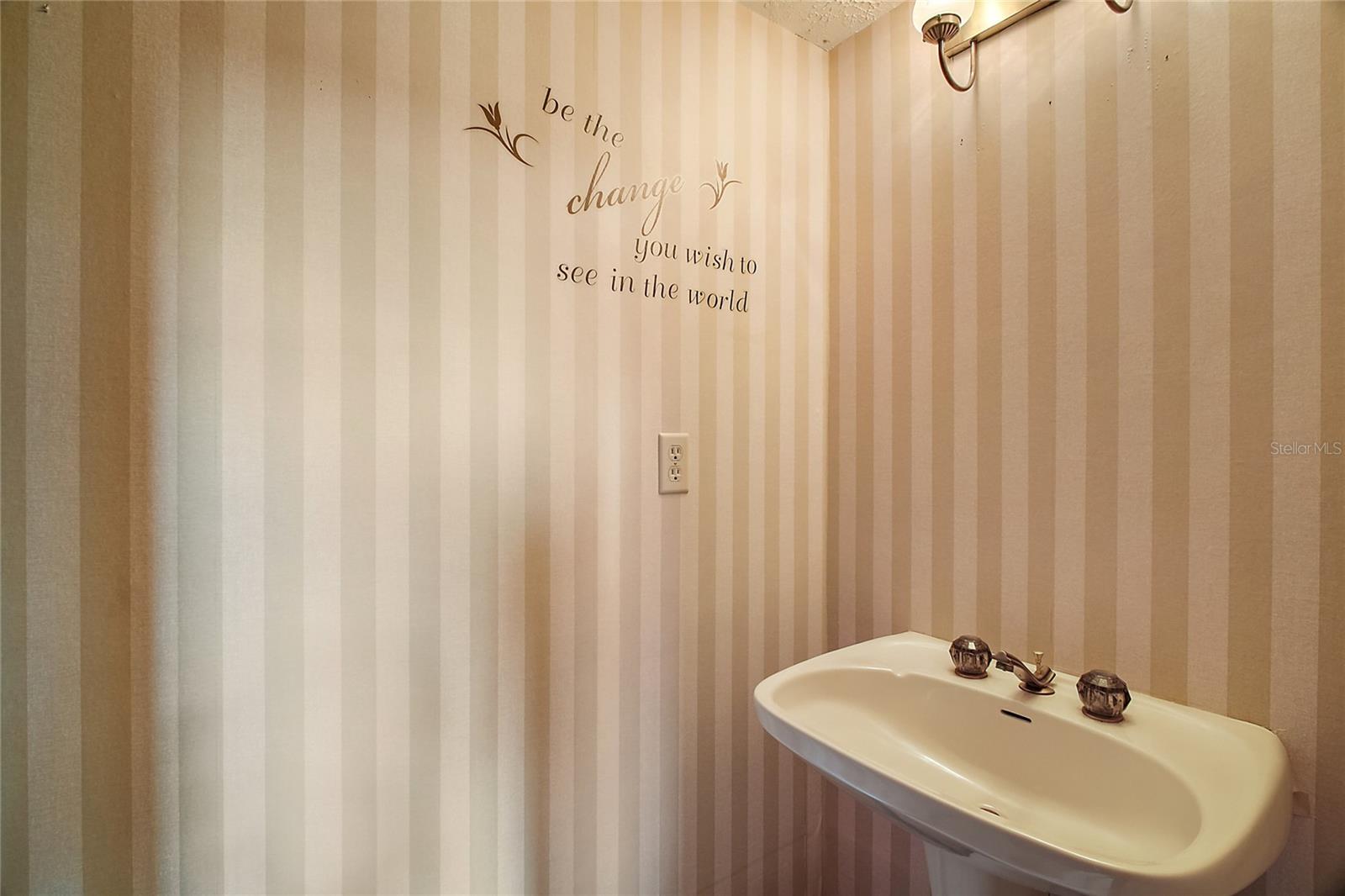 LAKE AVALON GROVES - Land