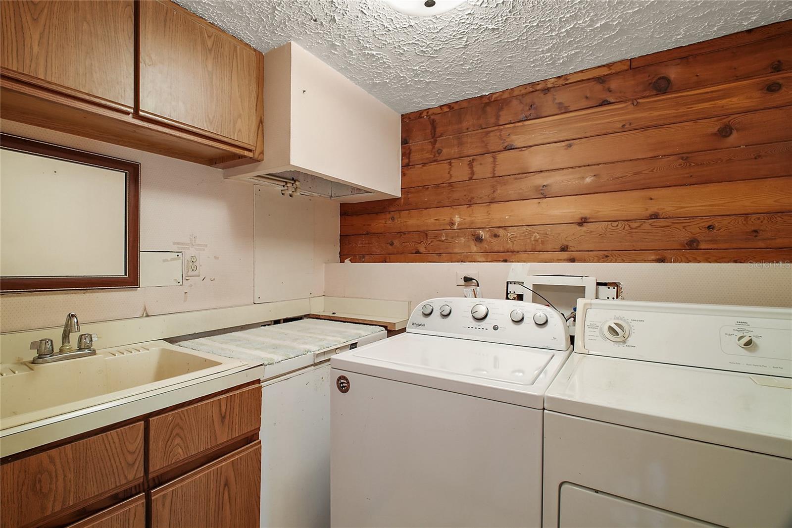 LAKE AVALON GROVES - Land