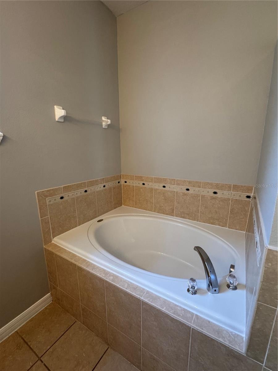 PARKSIDE AT ERROL ESTATES SUB - Residential Lease