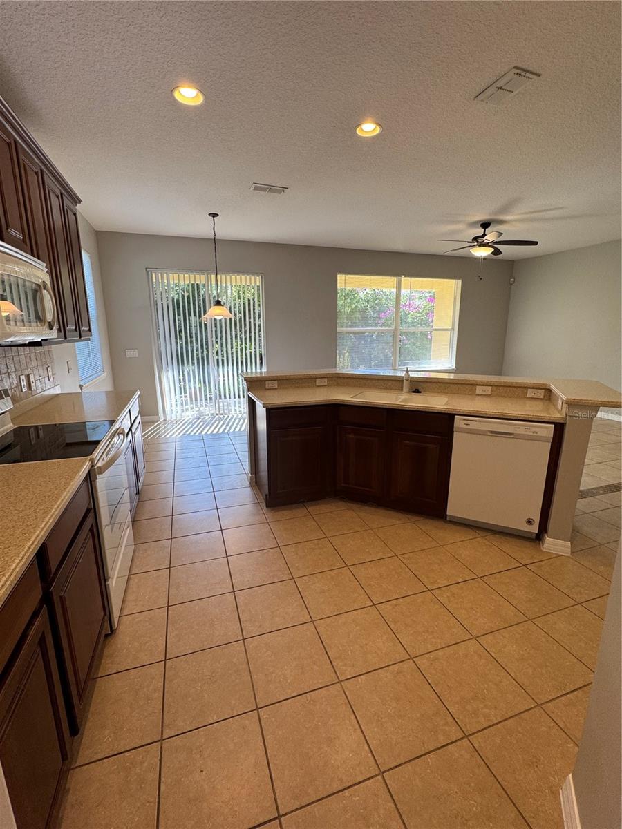 PARKSIDE AT ERROL ESTATES SUB - Residential Lease