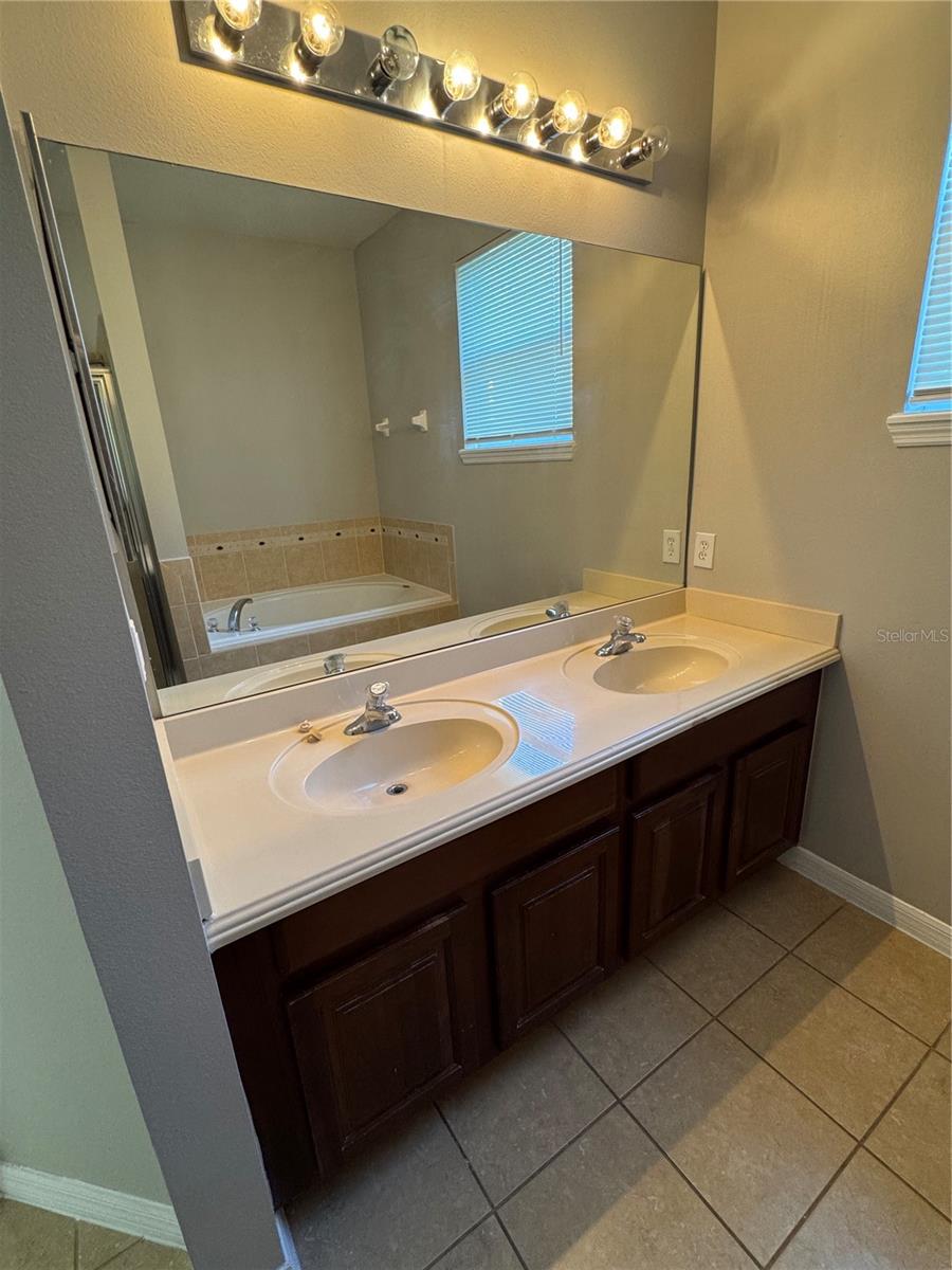 PARKSIDE AT ERROL ESTATES SUB - Residential Lease