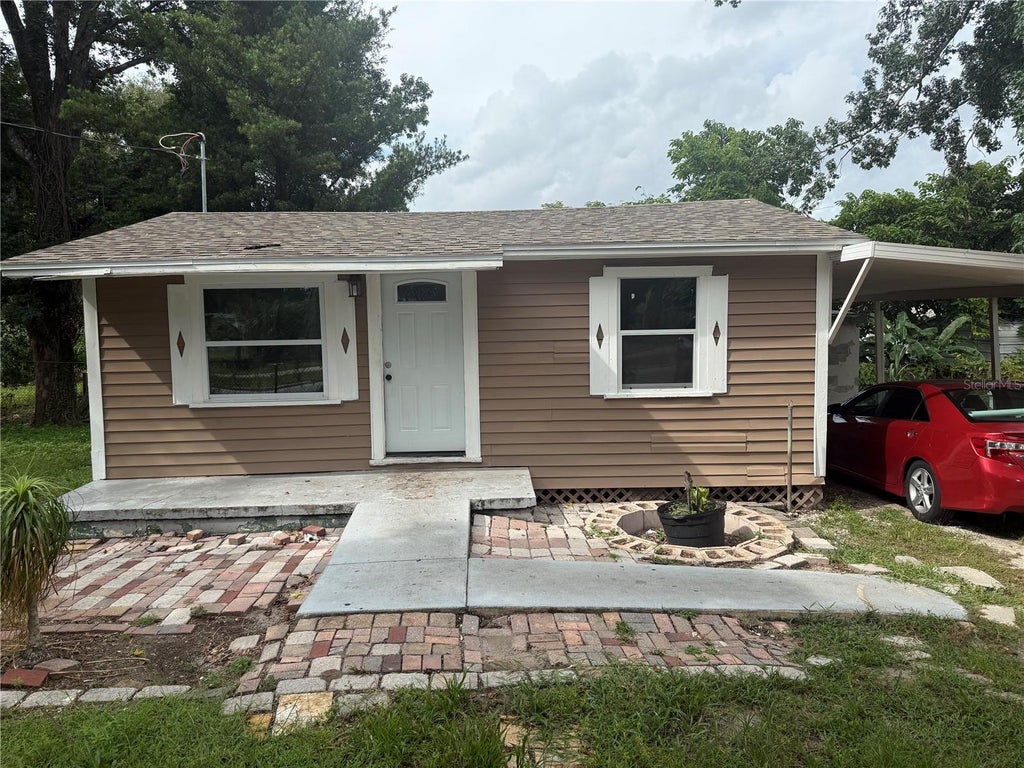 Photo of 237 E 8th Street, Apopka, FL 32703 (MLS # O6439872)