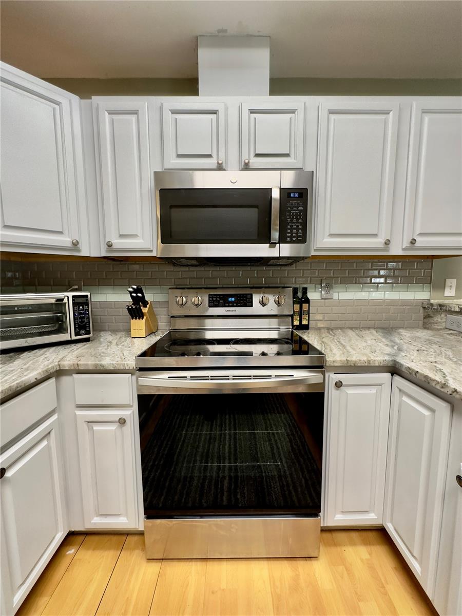 CONNERS GABLES - Residential