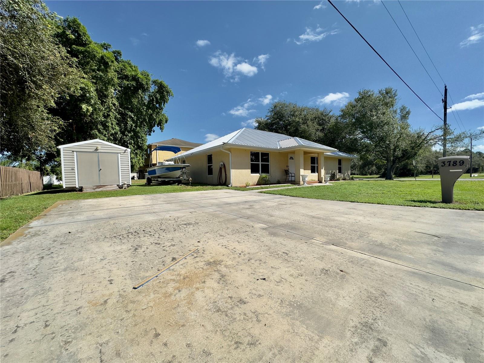 CONNERS GABLES - Residential