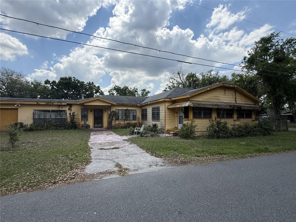 Photo of 1101 Jenkins Street, Plant City, FL 33563 (MLS # L4960760)