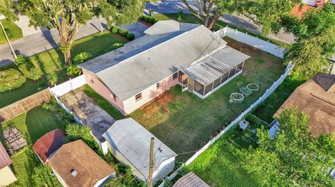 A home in LAKELAND