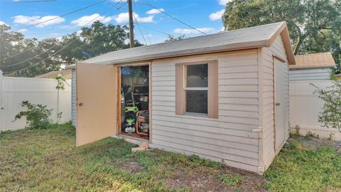 A home in LAKELAND