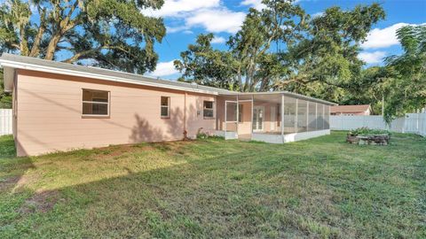 A home in LAKELAND