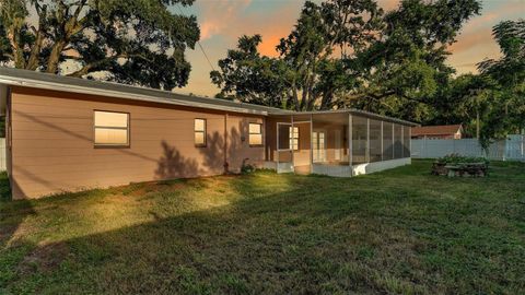 A home in LAKELAND