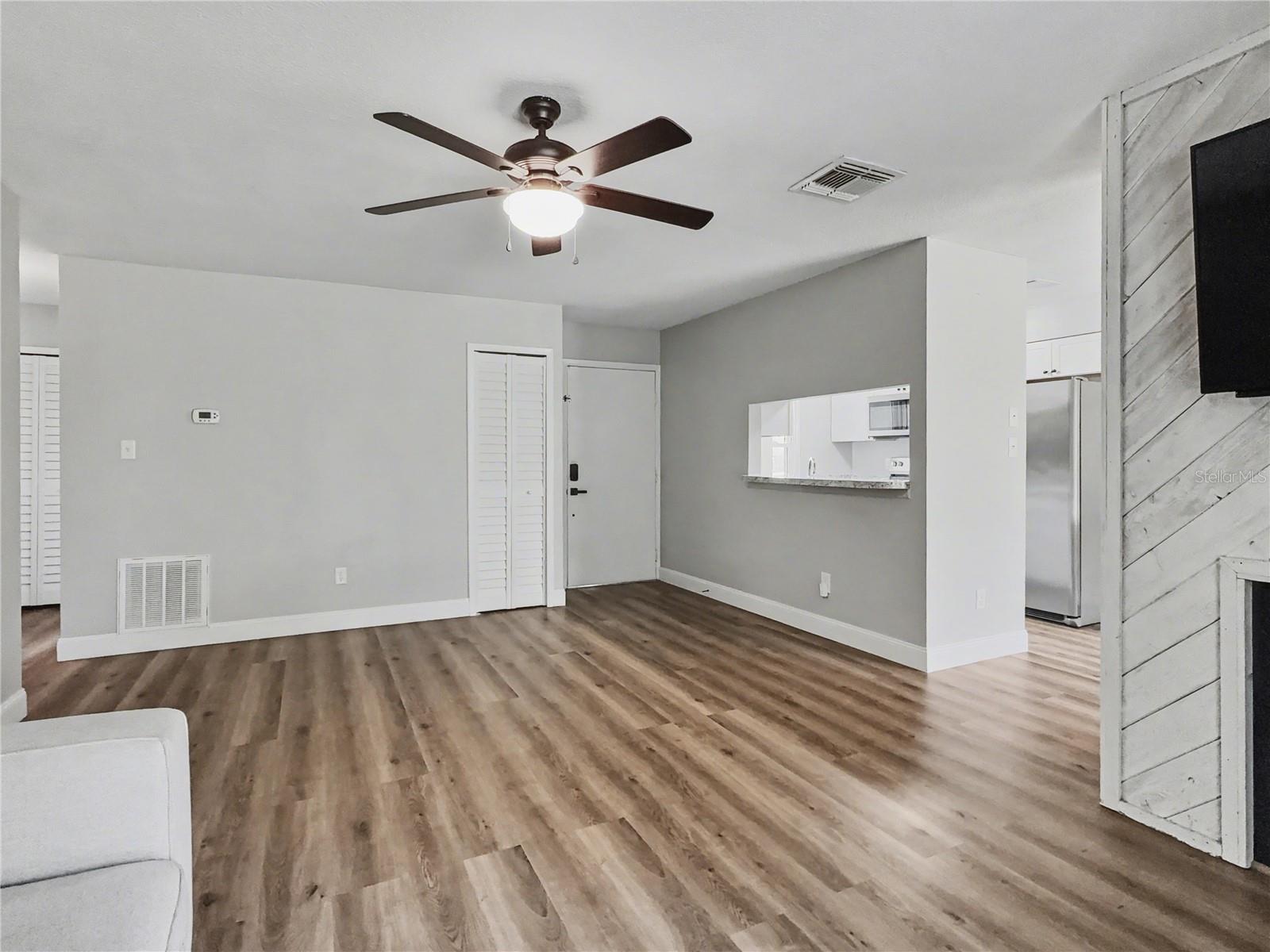 HIDDEN LAKE PH 3 UNIT 3 - Residential Lease