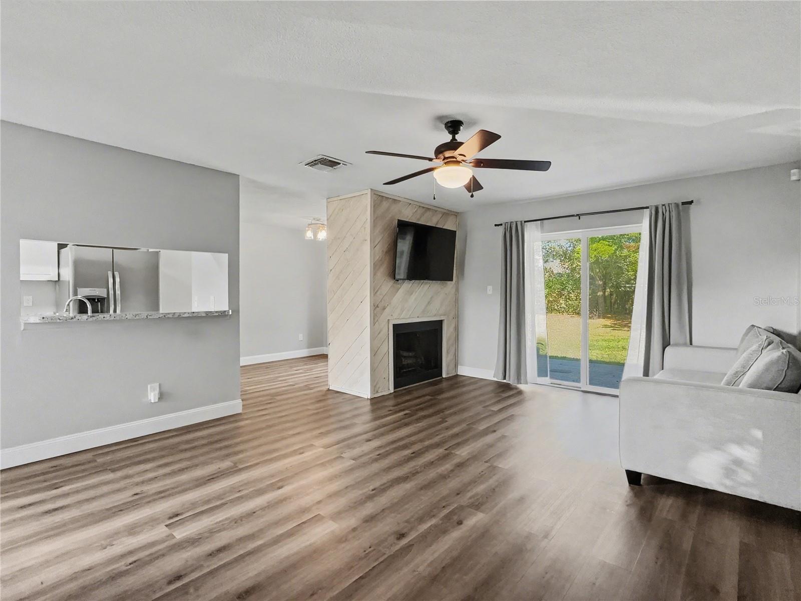 HIDDEN LAKE PH 3 UNIT 3 - Residential Lease