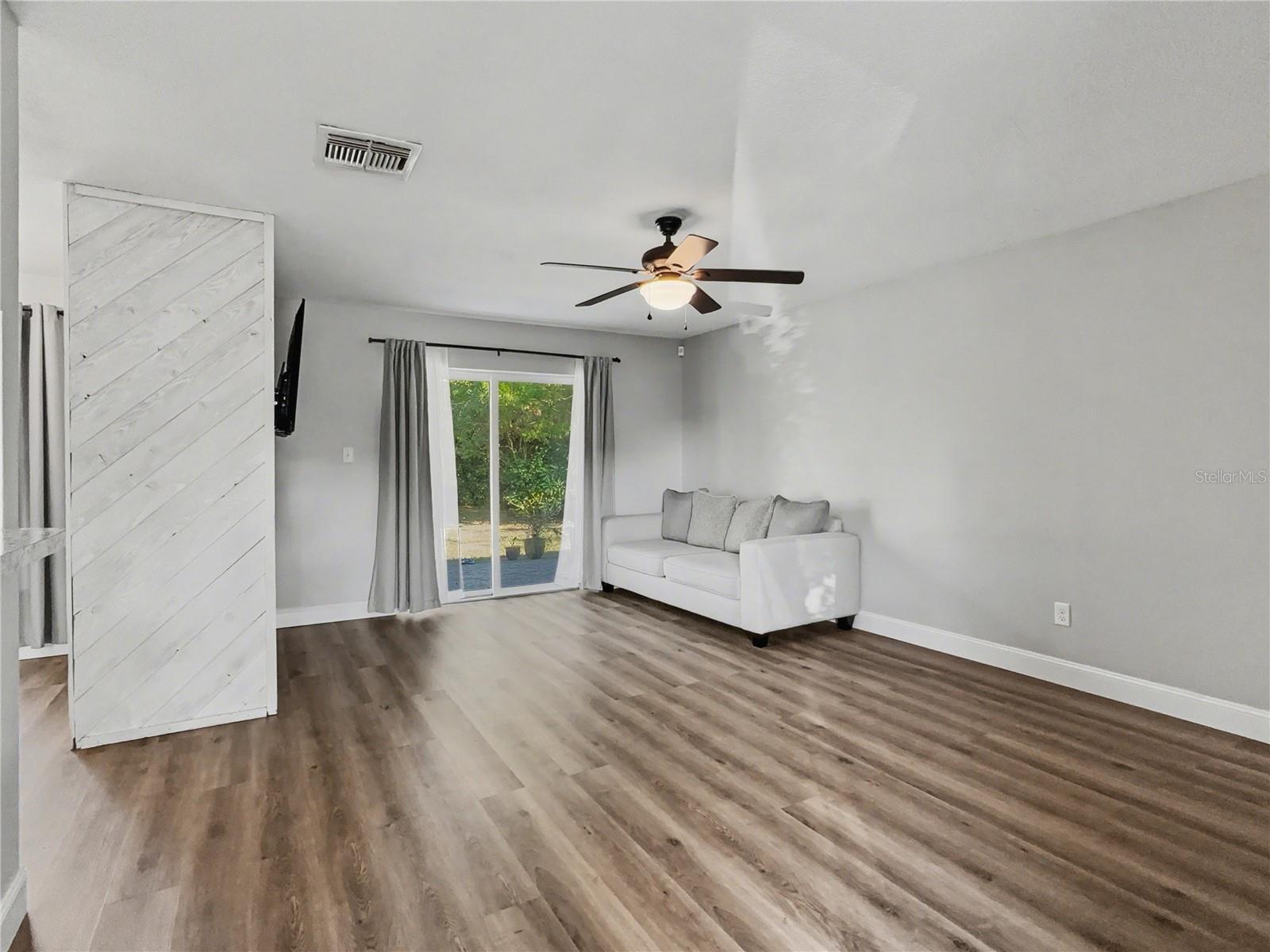 HIDDEN LAKE PH 3 UNIT 3 - Residential Lease