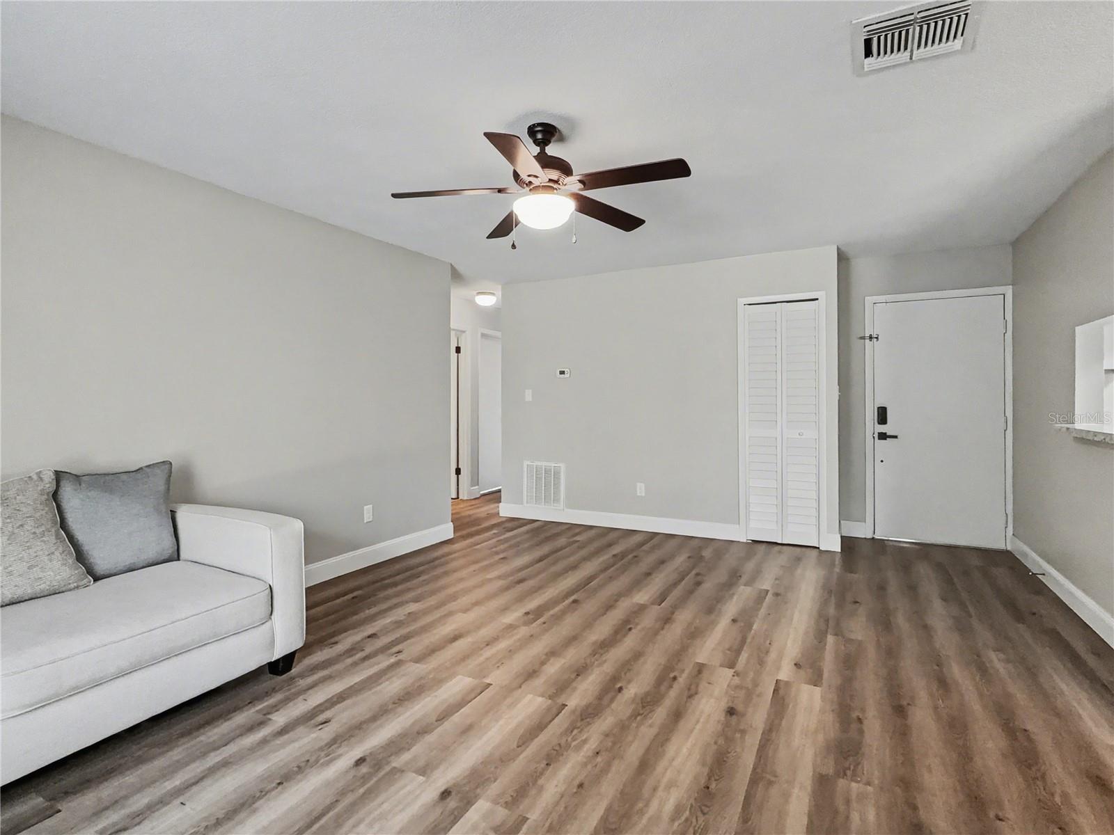 HIDDEN LAKE PH 3 UNIT 3 - Residential Lease