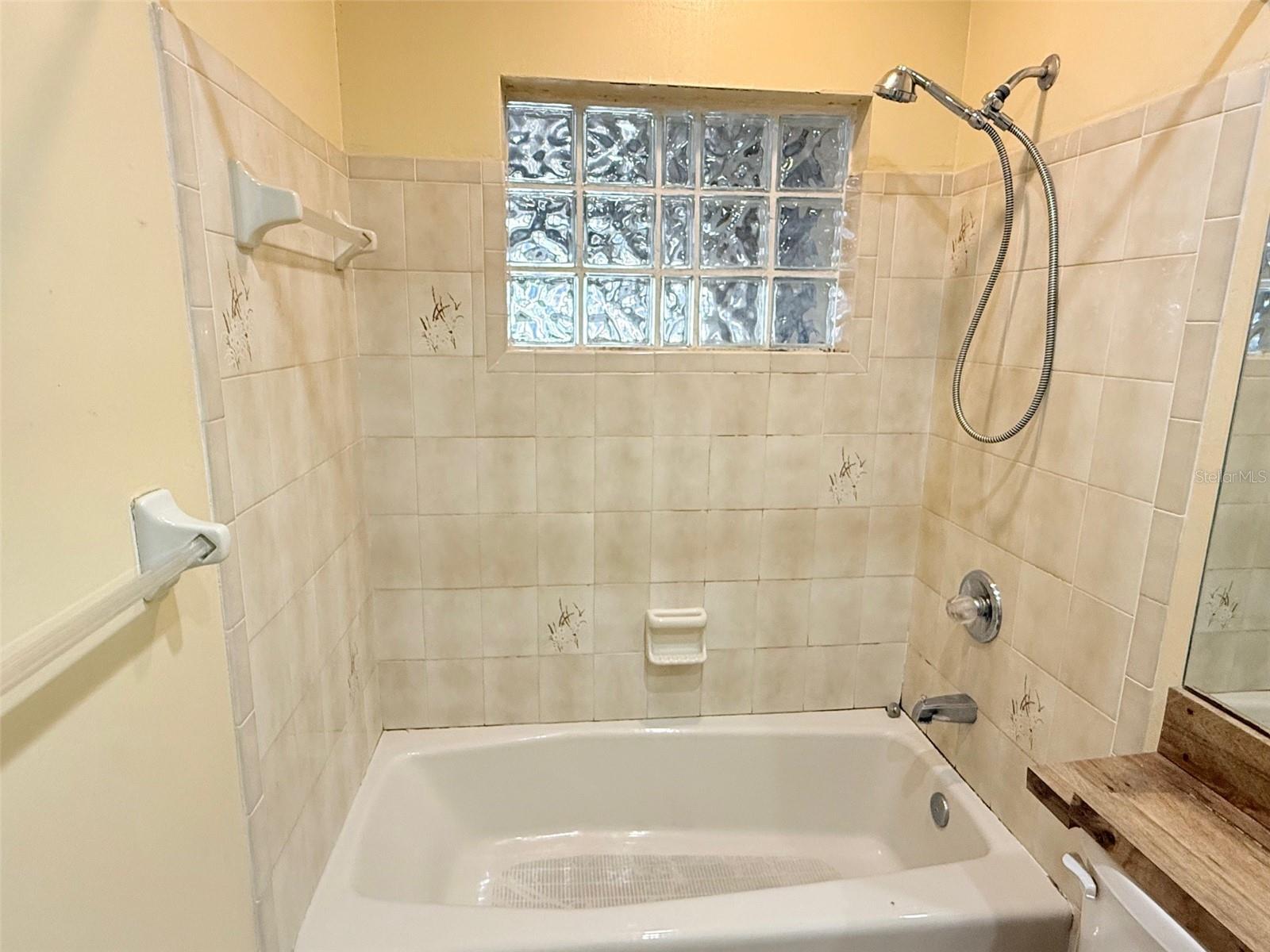 CLAIR MEL CITY UNIT 10 - Residential Lease